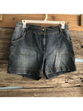 WOMAN’S Jean shorts size 15
